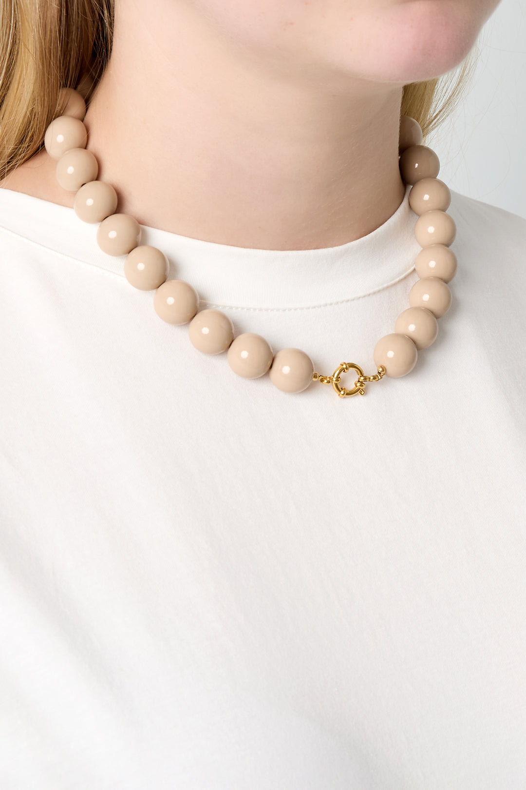 Necklace with large beads and front closure-15mm