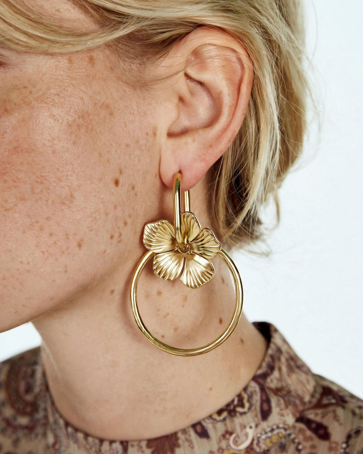 Double Anneau Drops worn on the ear, close up