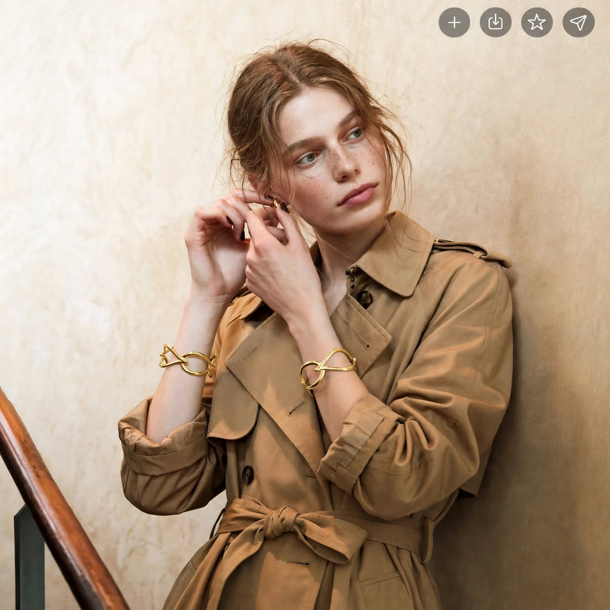 Goutte Open Bangle in gold worn on the wrist