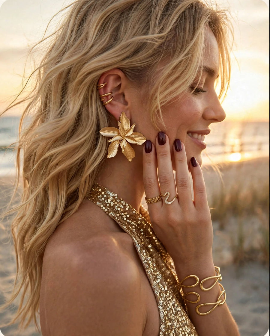 Orchidée earrings worn with the Rivière ring