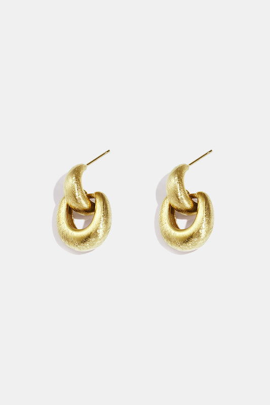 Organic link earrings with a matte effect
