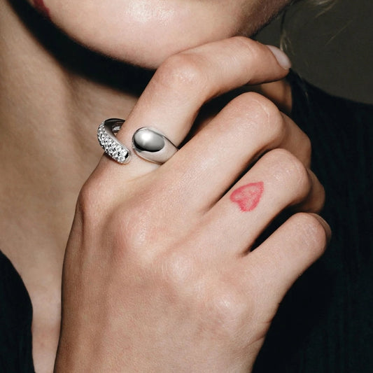 Halo Pave Ring, detail of the band and stones
